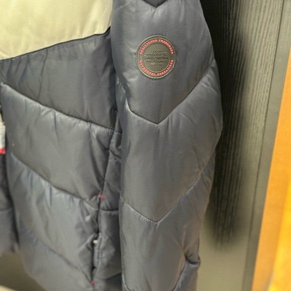 Men's Stylish Red and Gray Puffer Jacket - Picture 3 of 7